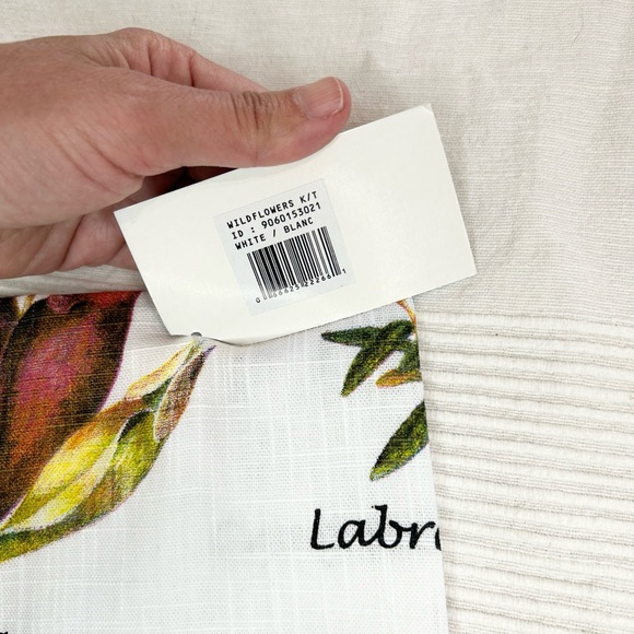 NWT Floral Tea Towel by Pour La MAISON - Picture 4 of 5